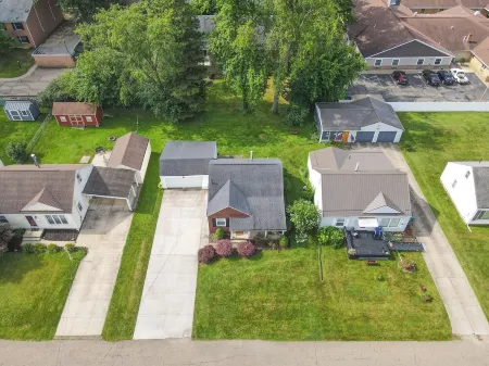 The Canton Kickoff-Game Day Ready in HOF Village Отели в г. Плейн Тауншип