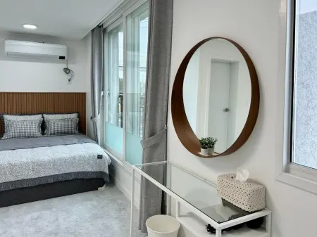 Ulsan Apple Mango Pension and Caravan Отели рядом с достопримечательностью «Jinha Beach»