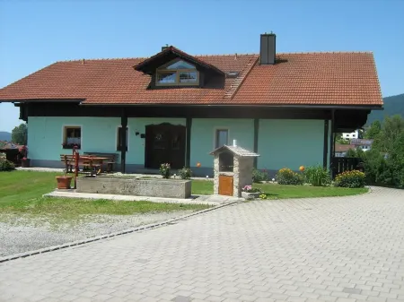 Comfortably furnished vacation apartment with panoramic views