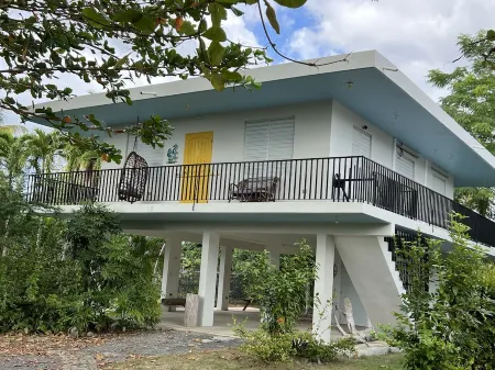 TURQUESA del MAR, private tropical oasis just steps to beach and town center!