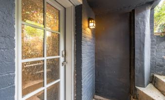 Cute And Charming 1br In Fantastic Location 1 Bedroom Townhouse by RedAwning