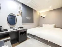 Haeundae Society Hotel โรงแรมใกล้ศูนย์การประชุมและจัดแสดงสินค้าปูซาน (BEXCO)