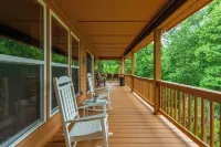 Hot Tub+Fire Table, Fireplace, Wi-Fi, Grill, Games, Peaceful, Close to Avl!