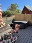 One Room Guest House with Hot Tub, Three Twin Beds, One Futon, Kitchen, Bathroom