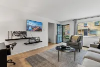 Sleeps 5, 3 Queen Beds, Centrally Located, Near Downtown KC & County Club Plaza