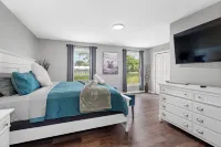 Bourbon Trail Getaway ~ Hot Tub + Dogs Welcome + Game Room + Cornhole + KY Fun Hotels in Shelby County