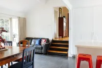 Canberra Heritage House, across from the Australian War Memorial, walk to CBD Reid 호텔