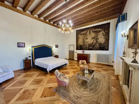 Palazzo Zironda Отели рядом с достопримечательностью «Dinamico 2005»