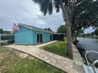 New VRBO...2025 open dates-New 4/3 with heated pool, dock, kayaks, outdoor space