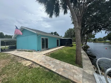 New VRBO...2025 open dates-New 4/3 with heated pool, dock, kayaks, outdoor space