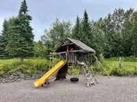 Lake Superior Two Queen Bed Studio~Pool/Hot tub-Burlington Bay