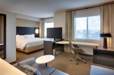Residence Inn Pearland Sri Meenakshi Devasthanam附近的飯店