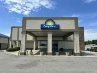 Days Inn by Wyndham Adel I-75 Hotels in Cook County