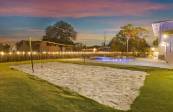 LUX 6BR 4Bath Htd Pool & Jacuzzi Mini Golf G-Room