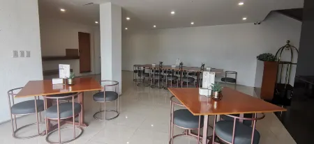 Dancenter Boss Hotel Near Clark International Airport