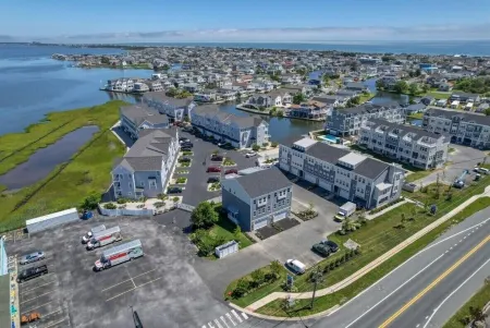 GORGEOUS NEW Fenwick Island Duplex with views of LIGHTHOUSE COVE