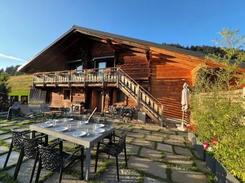 Restored farmhouse 8/12 pers 140 m2, luxury amenities. Pets allowed Hotels in Notre-Dame-de-Bellecombe