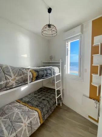 APARTMENT WITH SEA VIEW Отели в г. Сен-Жиль-Круа-де-Ви