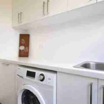 3BR 2 BTH No Stairs Aircon Big Athelstone Home Rooms