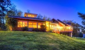 Enumclaw Estate, Scenic Views! Sleeps12,HotTub,Sauna, 1hr Frm Rainier & Crystal