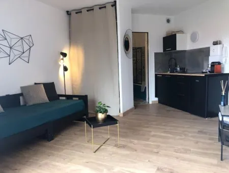 Studio Moderne, Terrasse et Parking Privé, 18m2