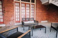 Insta-worthy 2Bd/1Ba Apt Steps from Downtown!