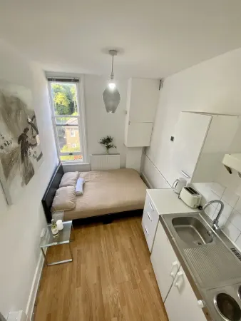 Double bed Studio Near Central London With Smart TV