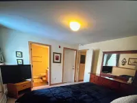 Charming 2-bedroom ski in/ski out condo on Mt. Snow with fitness, pool, WiFi