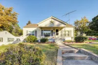 < 1 Mi to Dwtn: Valparaiso Family Home - Wifi