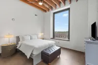 Archview Riverfront Loft – Walk to Stadium, Conventions & Casino - Gated Parking