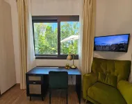 NEW Luxury 2-Bedroom House- Heated Salty Swimming Pool, Sauna and Garden