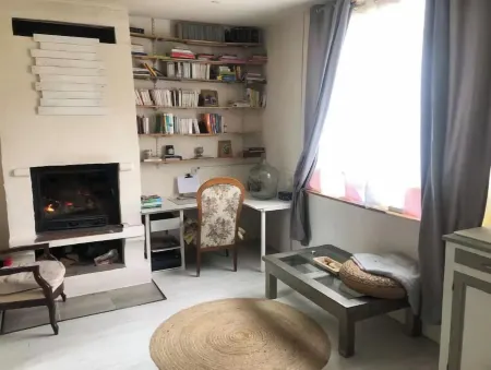 Quiet studio overlooking the garden. Pets at no extra charge Отели в г. Сен-Жермен-де-Фоссе