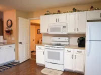 Charming 3-bedroom townhome with AC, WiFi in beautiful Salado, Texas. Hotels in Salado