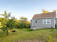 3-bedroom house in charming Meredith with WiFi, AC. Enjoy your stay Hotels in Meredith