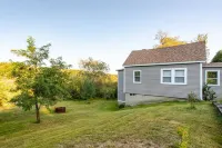 3-bedroom house in charming Meredith with WiFi, AC. Enjoy your stay