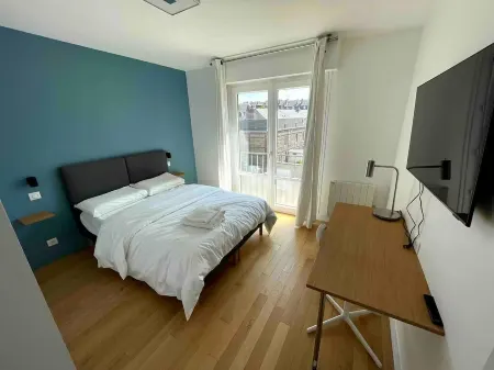 Just a stone's throw from the quays! Comfortable 4-bedroom apartment - Near subway