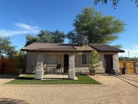 Quiet Country Casita on Horse Property in Desert Hills.