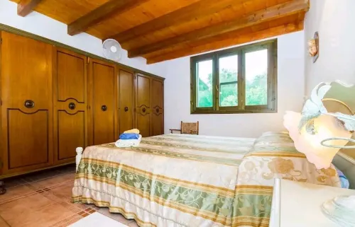 Cottage surrounded by greenery ideal for families