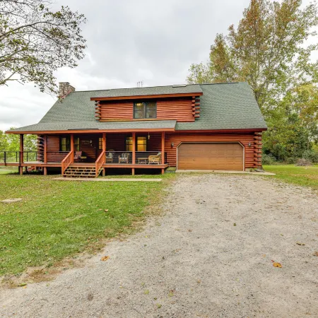 On-site Lake & Gazebo: Cabin in Yellow Springs!