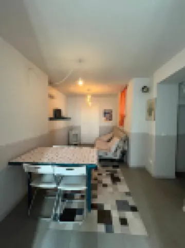 Cozy three-room apartment, pets allowed, beautiful sea view.