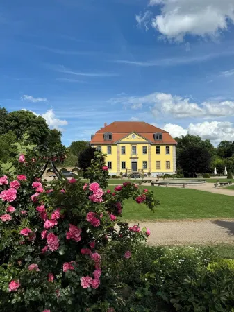 Ein Italienischer Hauch im Schloss Mönchhof Отели в г. Гота
