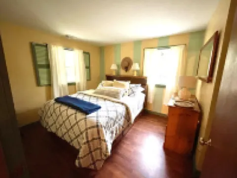 River front house with HOT TUB! 奧西皮酒店