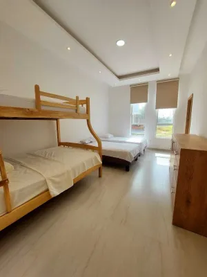 Cen-Beach Vacation and Beach House Urb. Marenostro Hotel a 