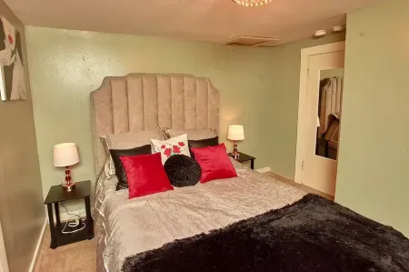 Comfortable Crowdpleasing Cottage