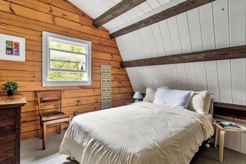 NEW:Luxury 4BR Log Cabin surrounded by trees in Hunter. Near Hiking & Waterfalls