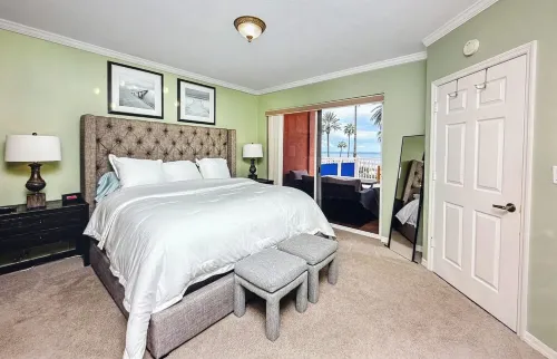 Luxury beachfront  2/2 condo at the famous Tides Bech Club!