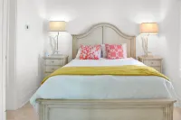 Waterfront House located in Schooner Bay, Abaco Hotels in Schooner Bay