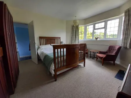 Private 1-bedroom apartment in Raynes Park
