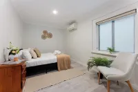 Spacious 3BR by CBD–Walk to Harbour, Parks & Cafés Hotels in Rushcutters Bay