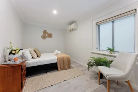 Spacious 3BR by CBD–Walk to Harbour, Parks & Cafés Отели в г. Rushcutters Bay